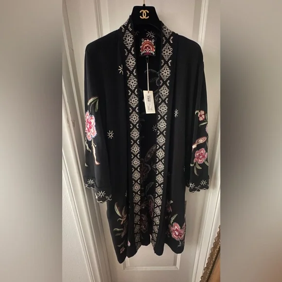 Johnny Was Libby French Terry Kimono Coat black with pink floral embroidery - Picture 4 of 6